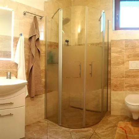 Lovely Apartment, Garden, Parking, Wifi, Netflix *
