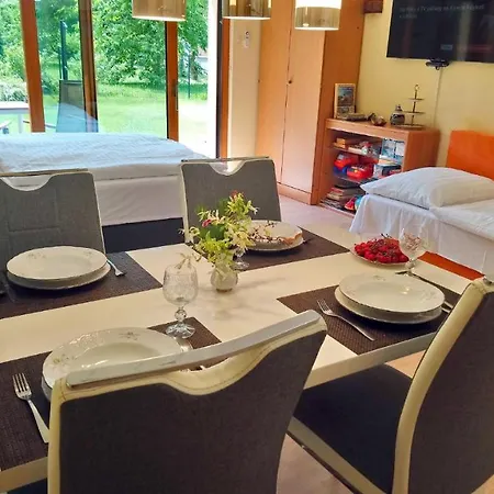 公寓 Lovely Apartment, Garden, Parking, Wifi, Netflix *