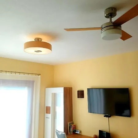 Lovely Apartment, Garden, Parking, Wifi, Netflix דירה פראג
