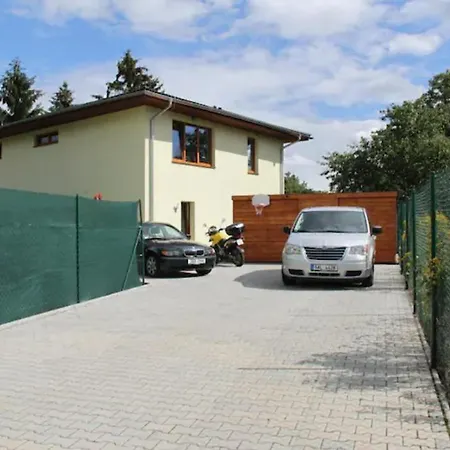 Lovely Apartment, Garden, Parking, Wifi, Netflix 公寓