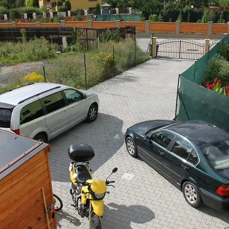 Lovely Apartment, Garden, Parking, Wifi, Netflix 公寓 *