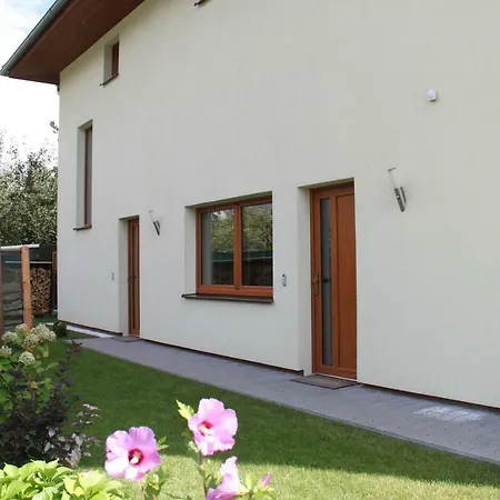 Lovely Apartment, Garden, Parking, Wifi, Netflix * Praga