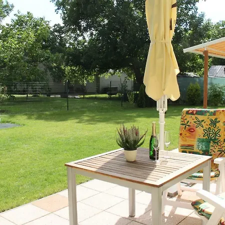 דירה Lovely Apartment, Garden, Parking, Wifi, Netflix