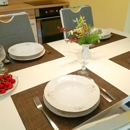 Lovely Apartment, Garden, Parking, Wifi, Netflix * Praga